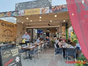 FAST FOOD  PITA HOUSE – Το γευστικό σουβλάκι στην Αγία Μαρίνα 