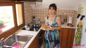 “Γεύσεις Κρήτης” – Κουνέλι ελευθέρας βοσκής στιφάδο στα Φαλάσαρνα – Ιούλιος 2013